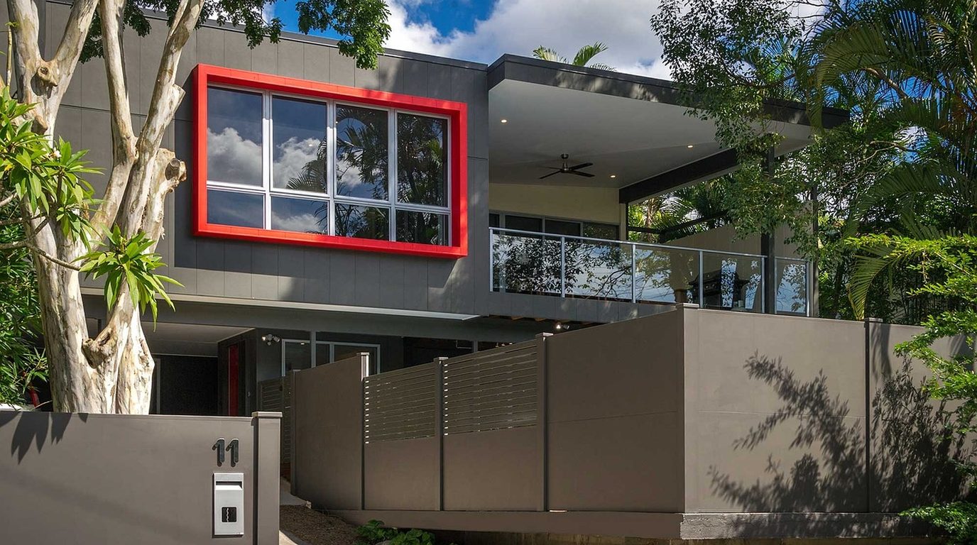 Portão de casa automatizado