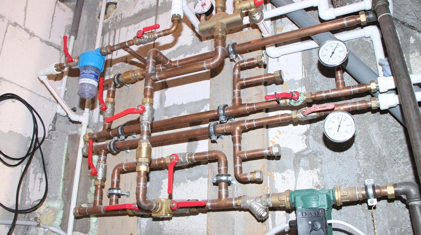 Bomba d'água sendo instalada perto de mim